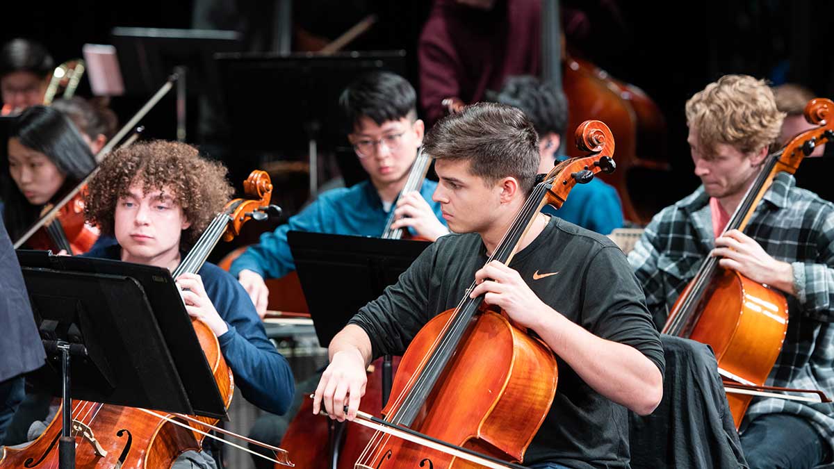 students playing the cello.