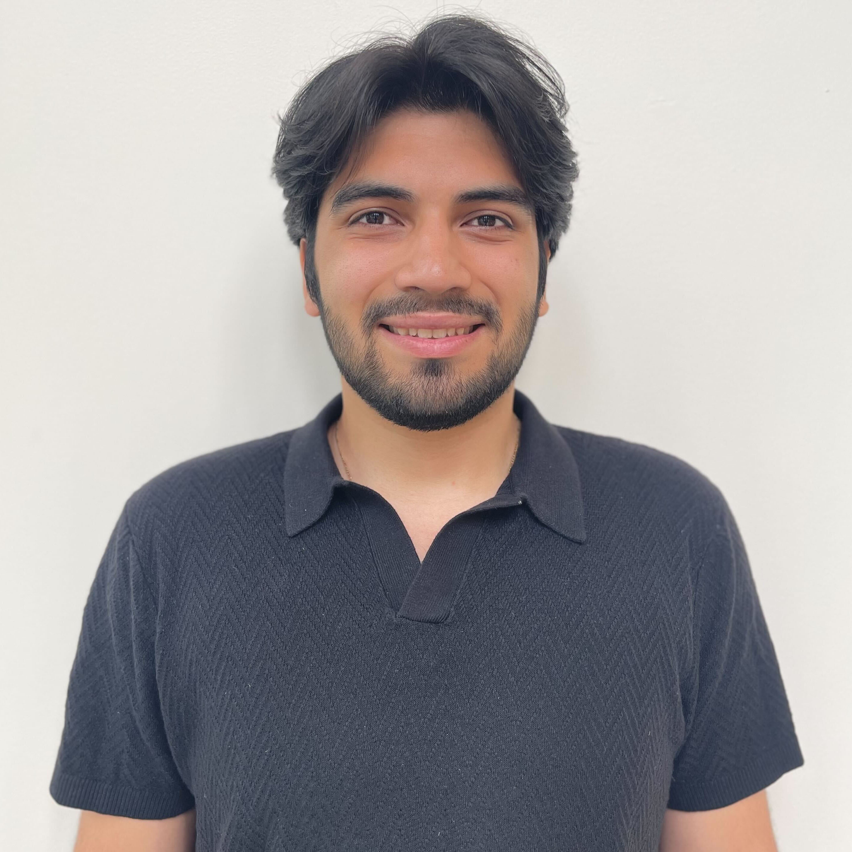 Alonso in front of a white background