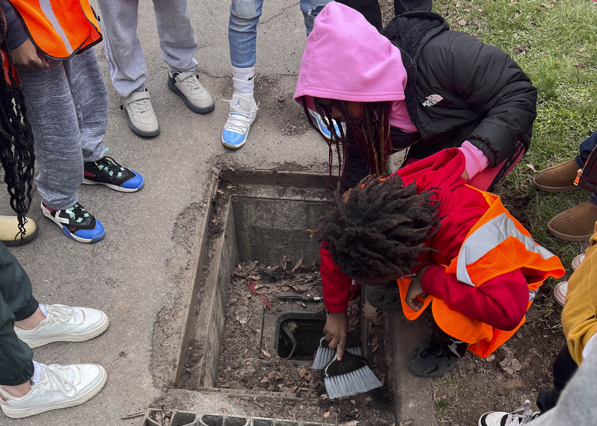 Participants looking at a LittaTrap™
