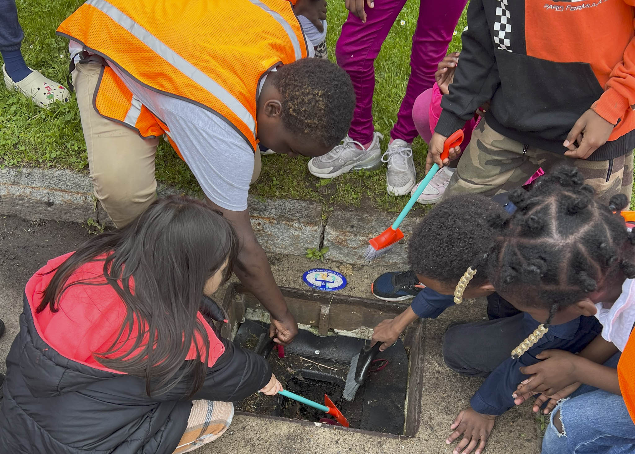Participants emptying a LitteTrap