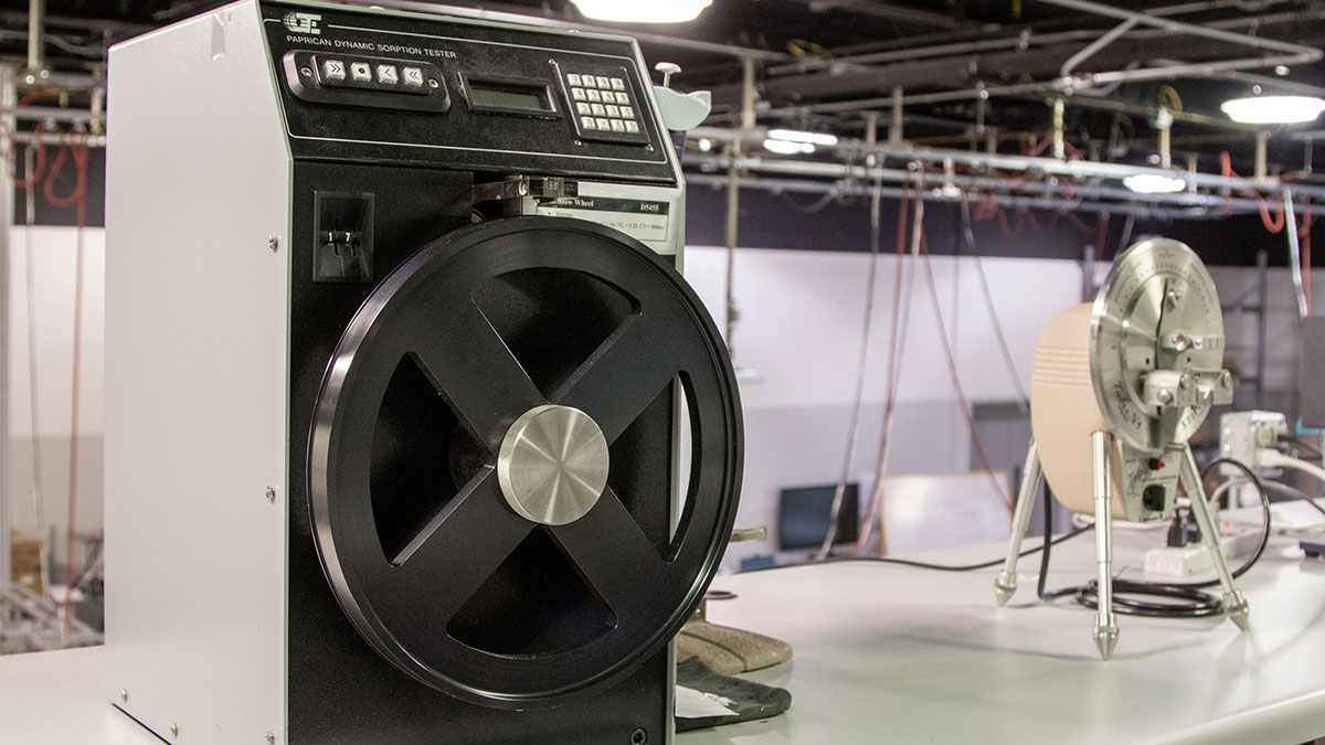 a rectangular piece of equipment with a wheel on the front, for testing ink.