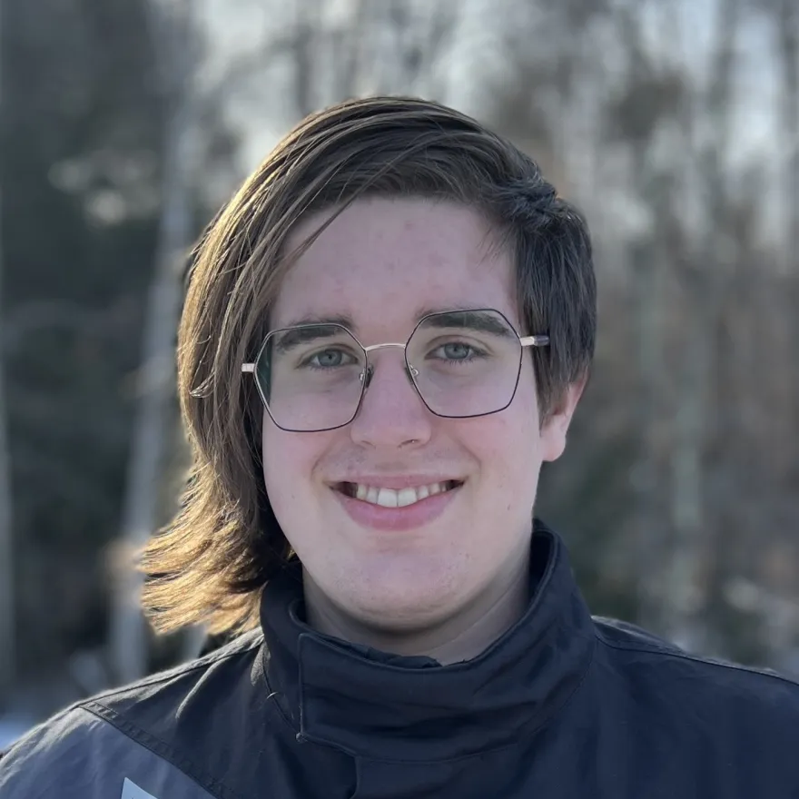 Alex Currie Headshot