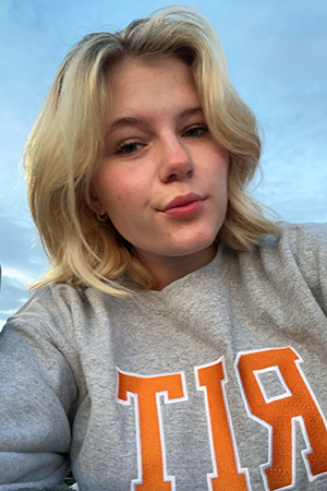 headshot of Kelsi Berghahn