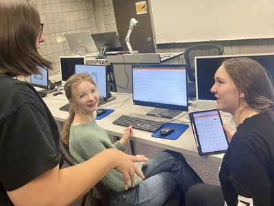 students attending the crash course