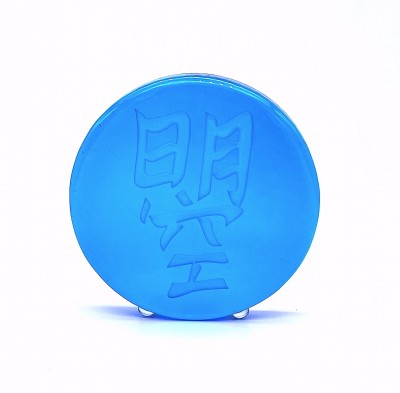 a blue round glass disc with the Chinese character 'Bright and Ambitious'.