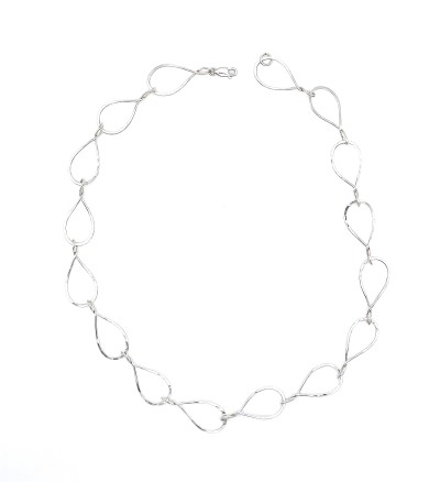 a sterling silver necklace made of linked teardrop shapes.
