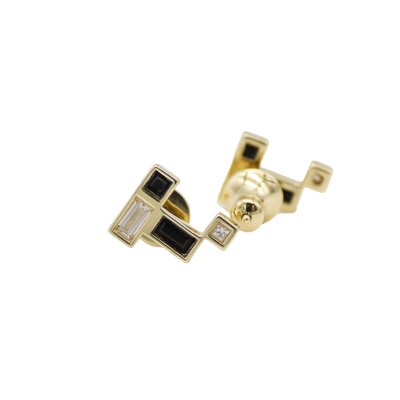 gold geometrical earrings with onyx and white stones