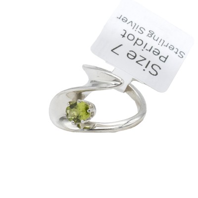 a sterling silver swirl ring with a peridot gemstone