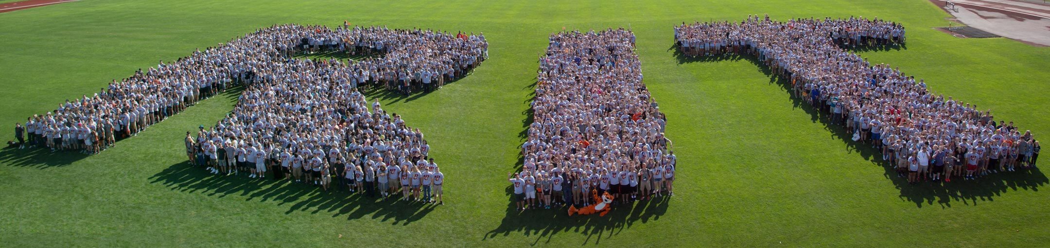 R I T freshman class of 2017 posing for a photo in the shape of letters R, I, and T