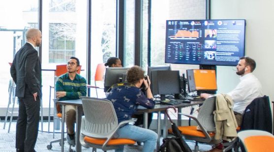 Group work at a collaboration desk