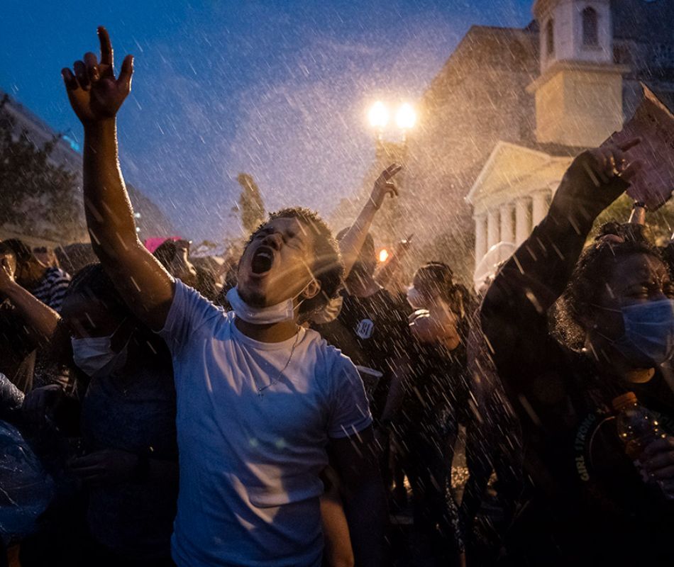 Demonstrators standing in the streets on May 31, 2020, as they protest the death of George Floyd, who died after being restrained by Minneapolis police officers. This photo was part of the Pulitzer Prize-winning entry.