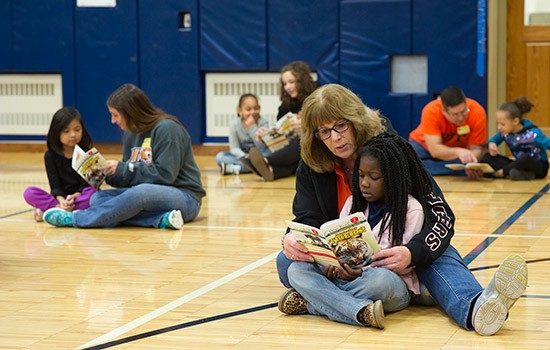 Students, staff visit School No. 5 today for the Giant Read | RIT