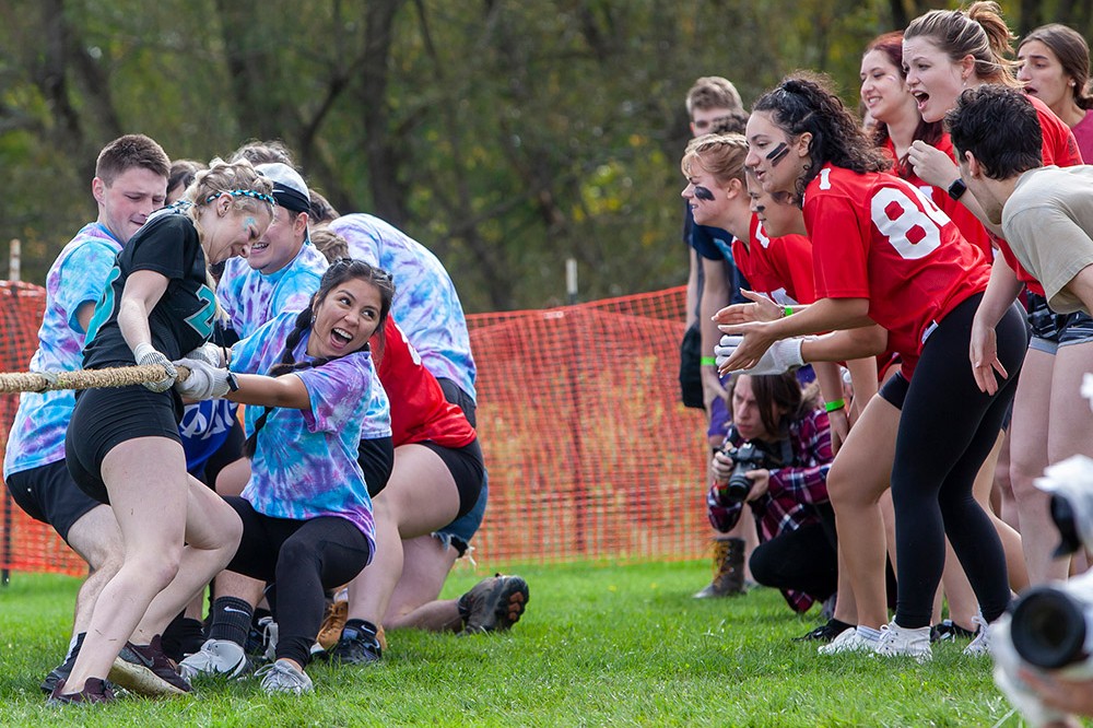 students cheering on a tug of war team.