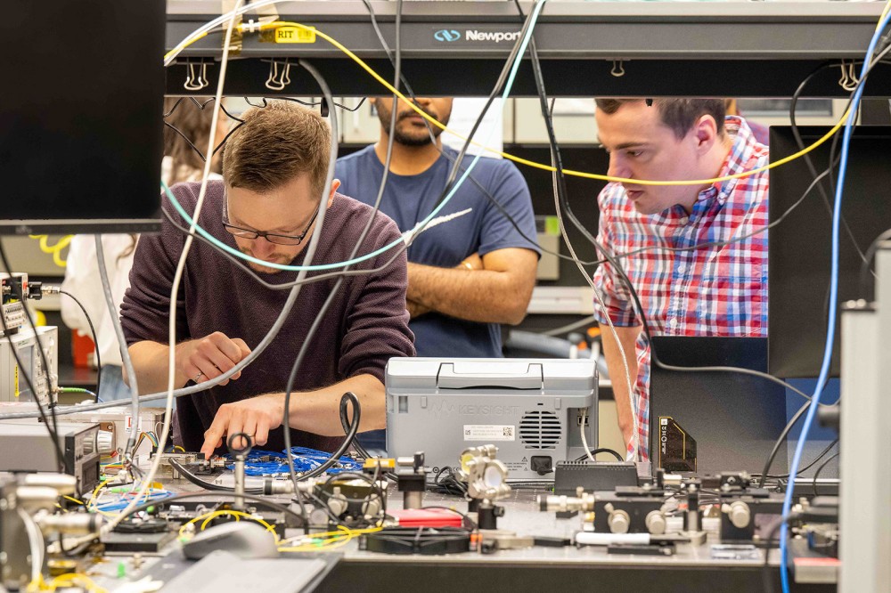 <p>AIM Photonics hosted several days of training Aug. 15-17 in <a href="https://www.aimphotonics.com/boot-camp">Photonic Integrated Circuits: Testing and Packaging</a>. Training was first at its <a href="https://www.aimphotonics.com/tap">Test, Assembly and Packaging (TAP) facility</a> in Rochester, for an overview and scope of available resources to set up participants for collaborations in their state-of-the-art cleanrooms. Lectures, demonstrations, and hands-on testing assembly work followed at Rochester Institute of Technology and the University of Rochester. Workshop participants came from the U.S. integrated photonics industry and academia.</p>
