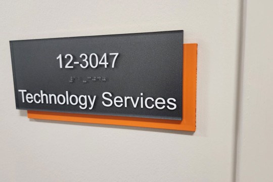 Saunders Technical Support room sign.