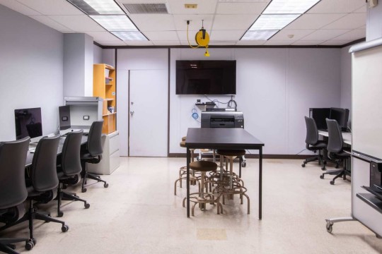 Computer lab with a projector.