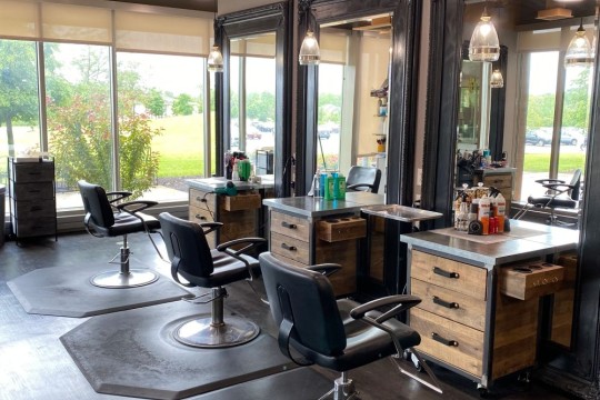 Salon chairs and mirror sitting empty 