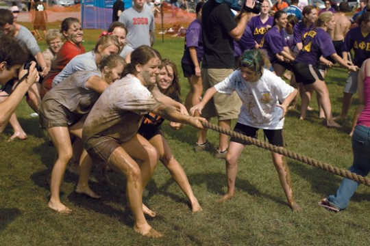 People pulling a rope
