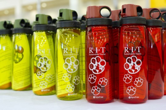 Pictures of Yellow and Red water bottles