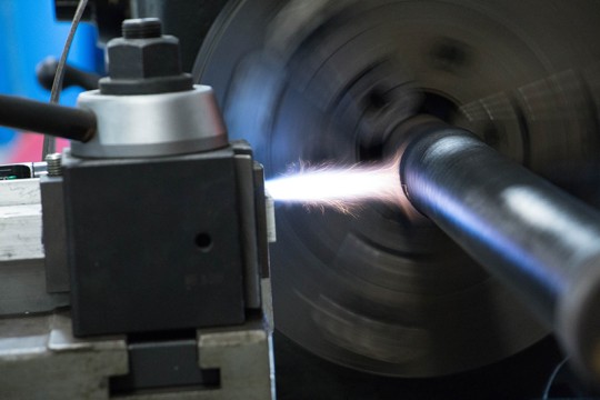 flame spraying coating onto metal bar