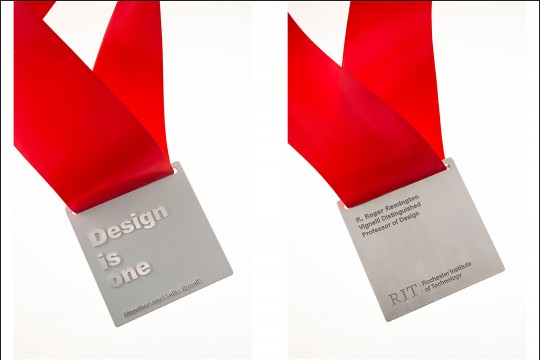 The front and back of the Vignelli medal, side by side.