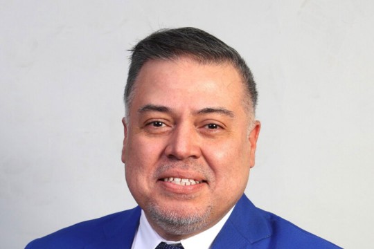 Julio Sáenz headshot