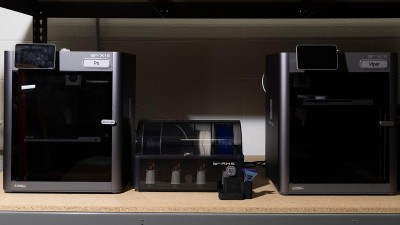 Two 3D printers next to each other.