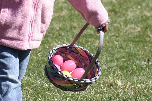 Picture of basket with eggs