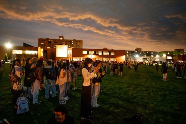 throngs of students are shown in the RIT lawns during totality.