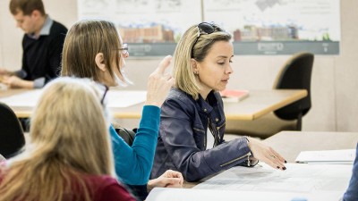 Local architect and interpreter meets with students.