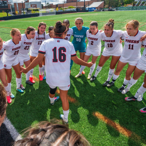 RIT womens soccer team huddled up in preparation for a game to start