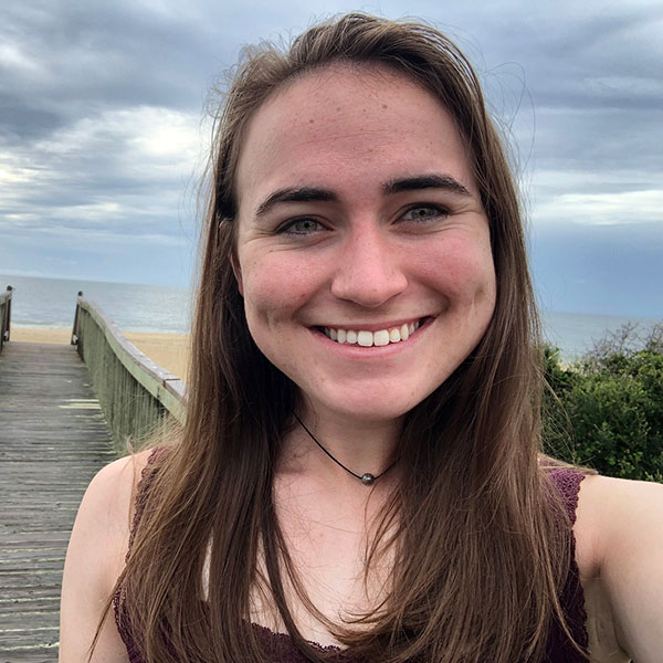 Alissa Mann Headshot 