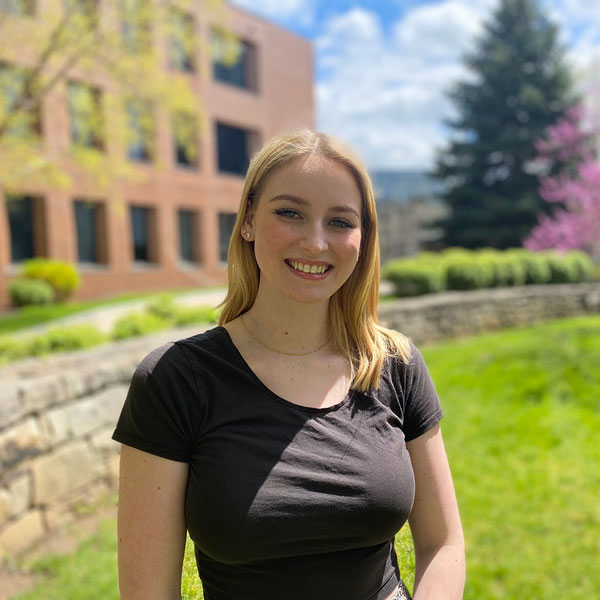 Mikayla Fors Headshot 