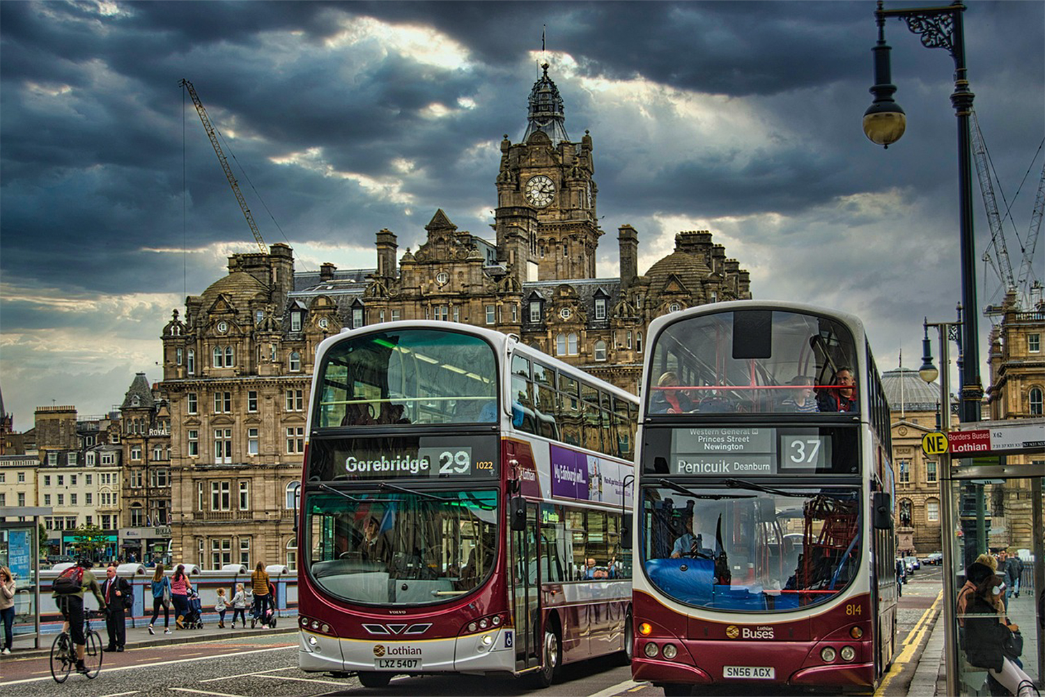 Buses in front of old building in Edinburgh