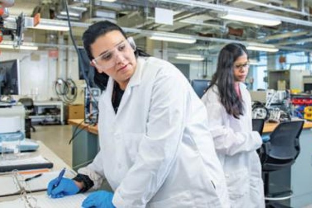 Sustainability students in lab
