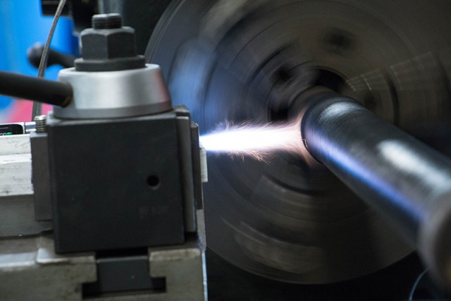 flame spraying coating onto metal bar