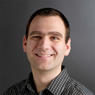 headshot of Mario Gomes