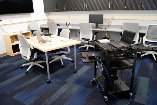 Computer lab with carpet and chairs